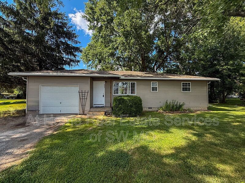 1st image of 605 W Bluegrass Rd