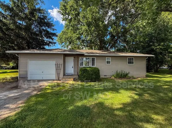 605 W Bluegrass Rd, Strafford, MO 65757