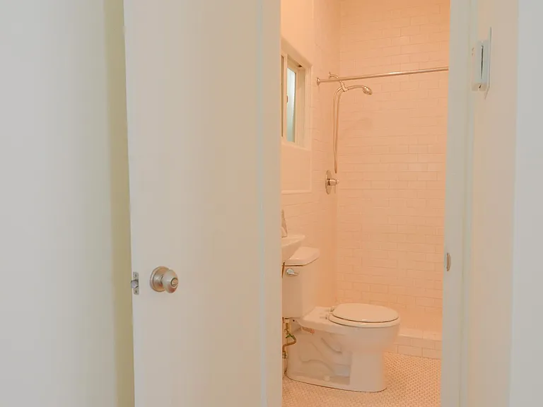 424 N Ogden Dr #6 — Photo 8