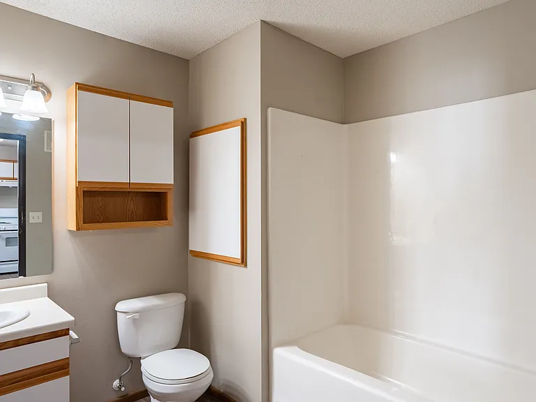 Parkside Apartments — Photo 15