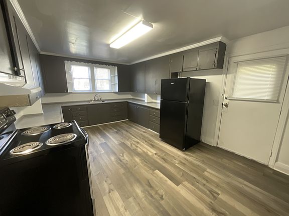 3rd image of 573 W Princess St