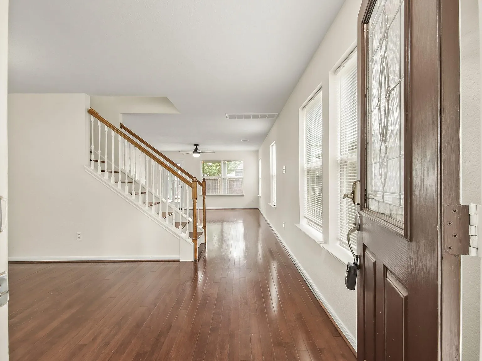 4 bed, 2.5 bath, 2193 sqft, $2,000 — Photo 4