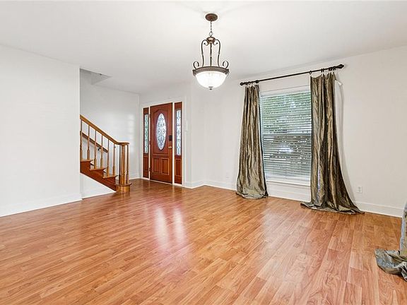 3rd image of 8808 Melrose Ln