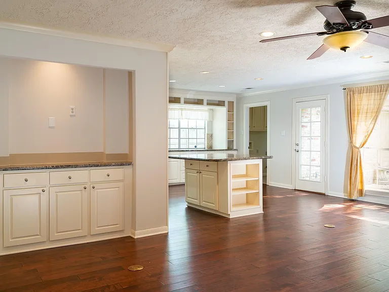1704 Crystal Hills Dr — Photo 4