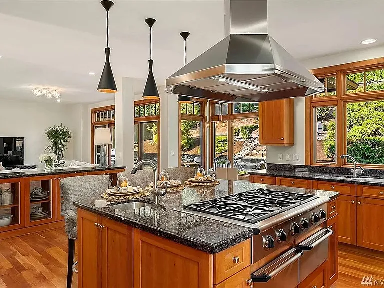 710 Lake Washington Blvd NE — Photo 8