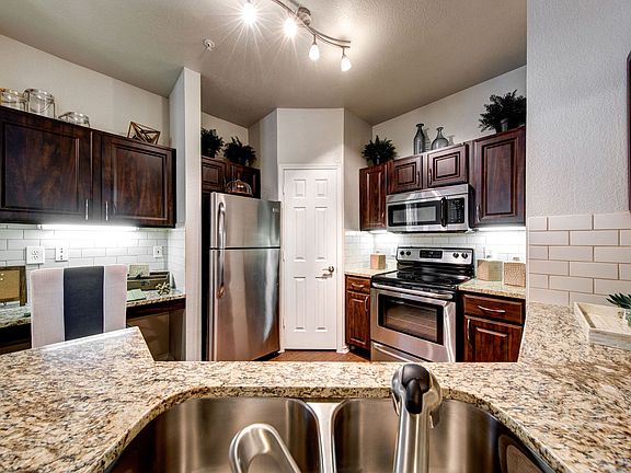 2nd image of 1001 W 7th St #1015