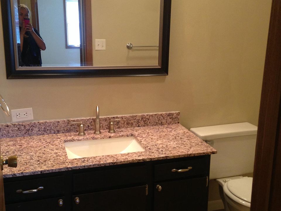1st image of 1505 Woodlawn Dr #4