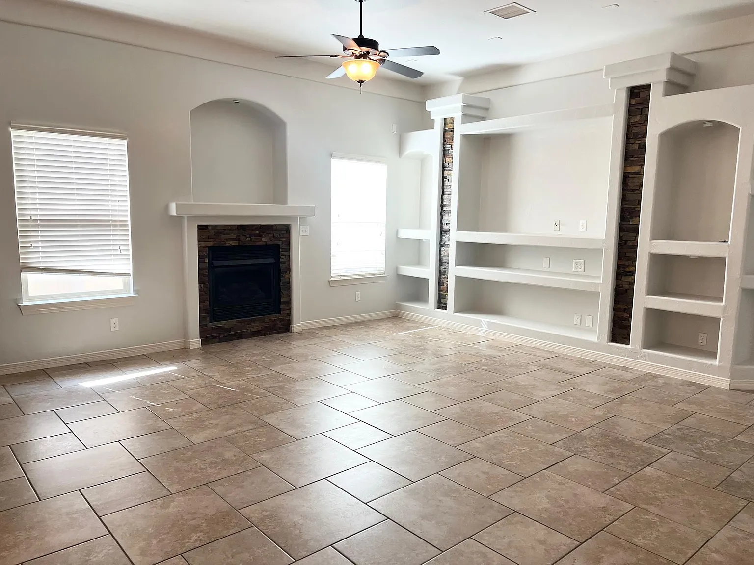 14516 Smokey Point Dr — Photo 3