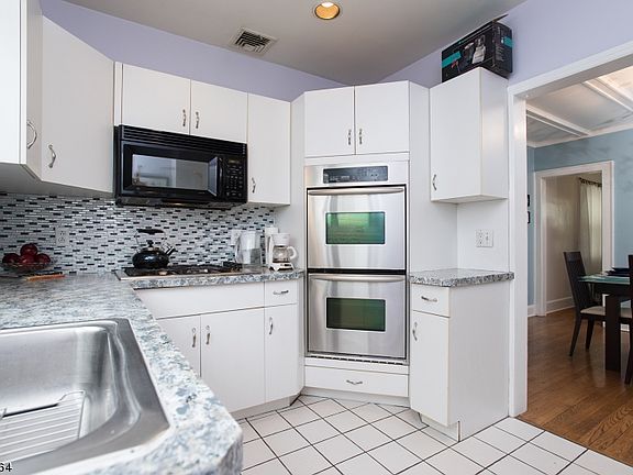 5th image of 364 Stout Ave