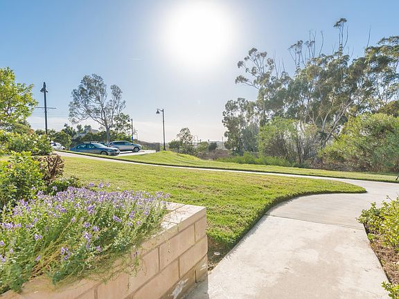 3rd image of 5 Sandflower Ct