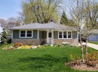 3100 Thrush Ln, Rolling Meadows, IL 60008