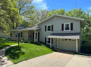 2529 Surrey Rd, Burlington, IA 52601