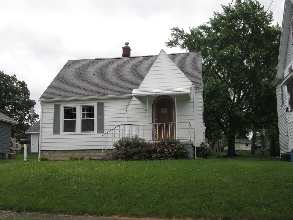 1st image of 621 Lawrence Ave
