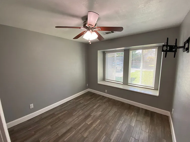 934 N Kent St — Photo 12