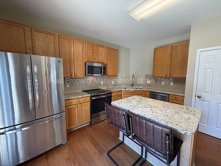 3930 Fountain Village Cir — Photo 6
