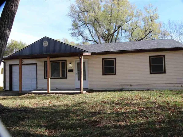 1207 N Fair St, Junction City, KS 66441