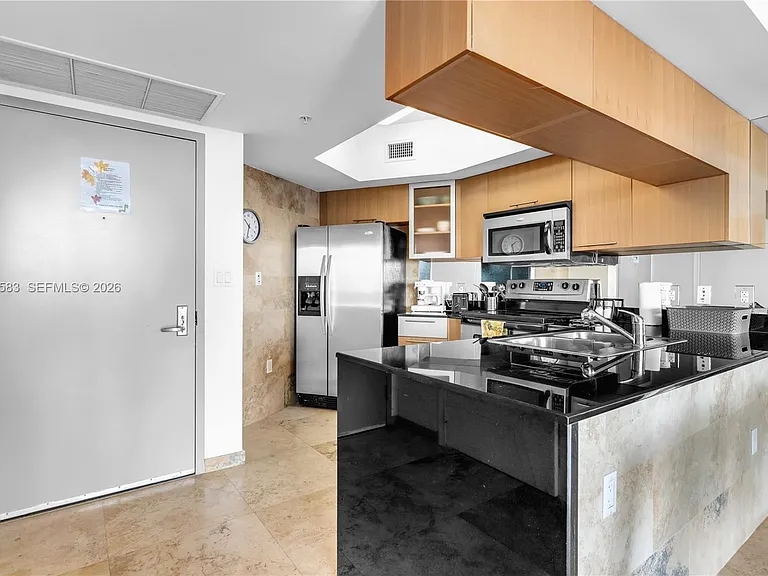 1750 N Bayshore Dr #5014 — Photo 2