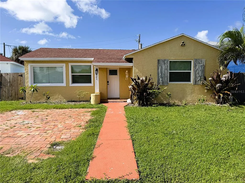 3 bed, 1.0 bath, 971 sqft, $2,500 — Photo 1