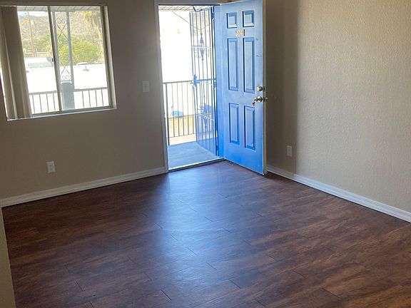 3rd image of 1448 E Cinnabar Ave #106