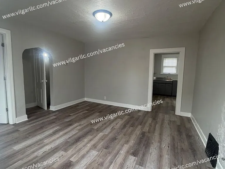 109 Columbia St — Photo 6