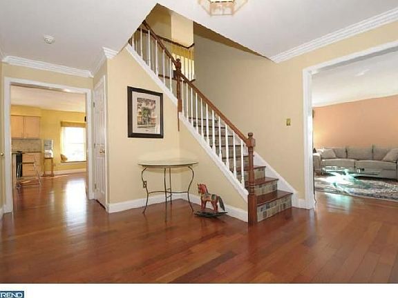 2nd image of 15 Bantry Ln
