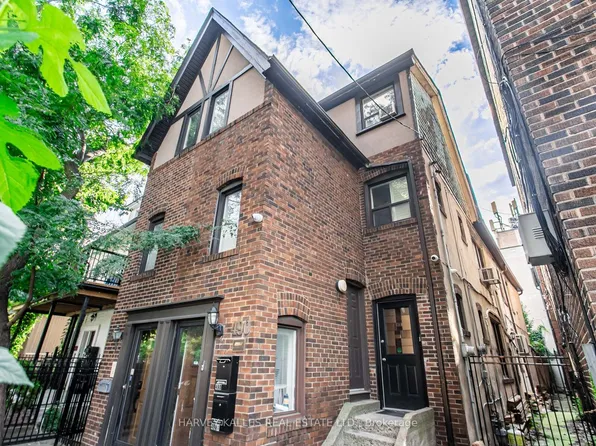 490 Montrose Ave, Toronto, ON M6G 3H1