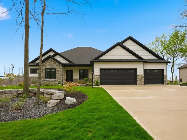 214 Oak Forest Dr, Bluffton, IN 46714
