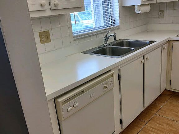 5th image of 5775 Fernley Drive W #108