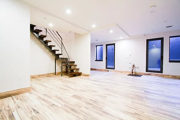 Rented by TheRealEstateCompany.com LLC | media 34