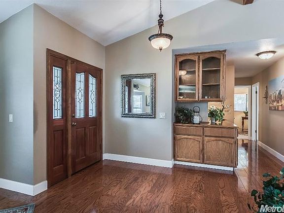 4th image of 1101 Sandringham Way