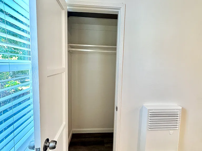1327 Oak St #F — Photo 6