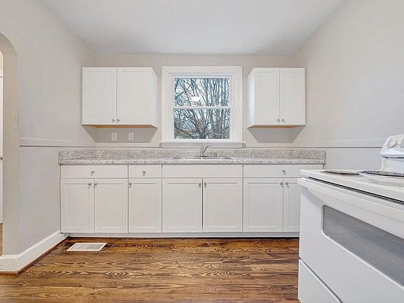 5th image of 2906 Glendale Ave NW