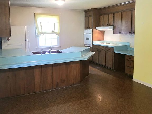 5th image of 2636 Edge O Lake Dr