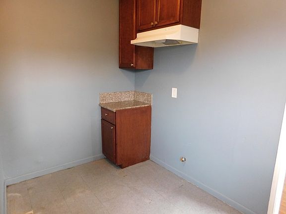 4th image of 3534 Beechwood Ave