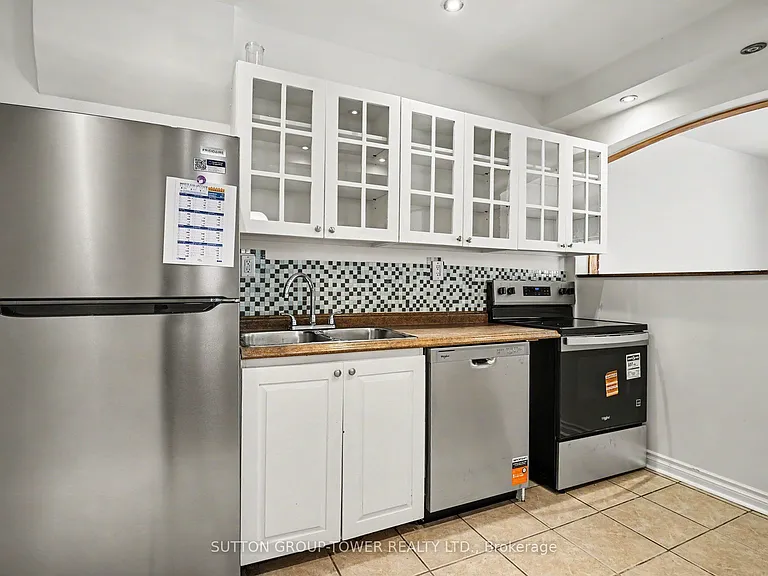 118 Castlefield Ave — Photo 13