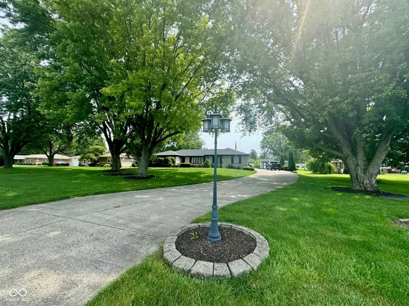 919 N Indiana St, Mooresville, IN 46158