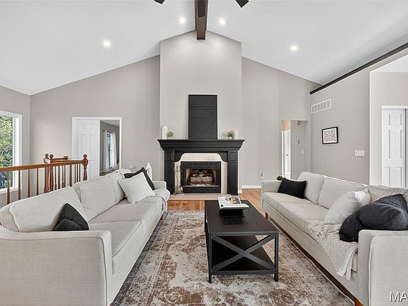 4th image of 320 Meadow Place Ct