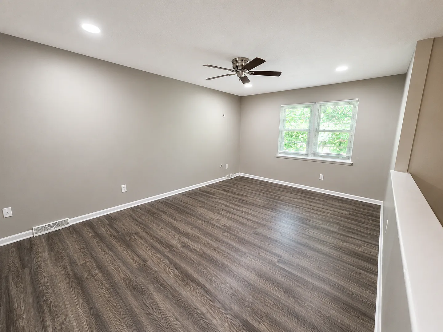 Spacious Split-Level Duplex in Independence! — Photo 3
