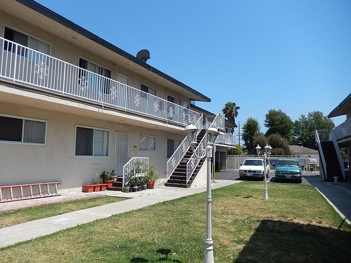 1st image of 132 E Hazel St APT 2