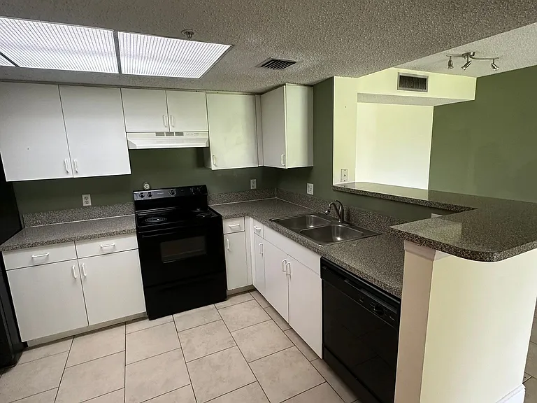 5005 Wiles Rd — Photo 17