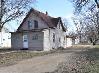 303 W Menage Ave, Lakefield, MN 56150