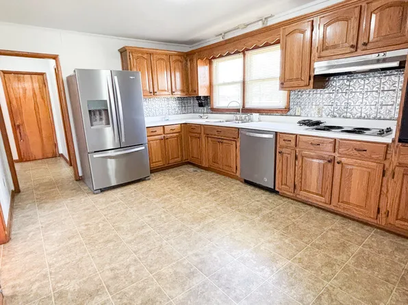 126 Zimmerman St, Hohenwald, TN 38462