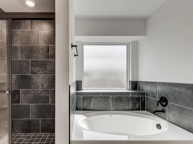 18025 Sunny Stone Ct — Photo 11