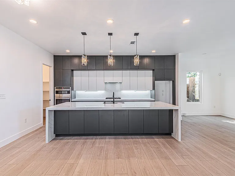 4319 Sylvester St — Photo 10