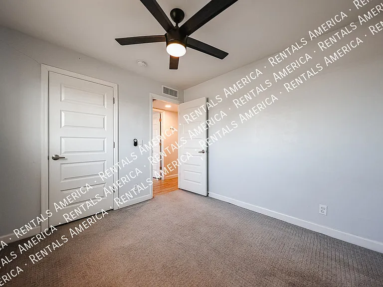 3213 S Albert Ave — Photo 33