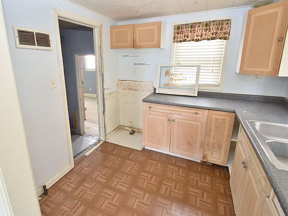 3rd image of 2501 N Maplewood Ave