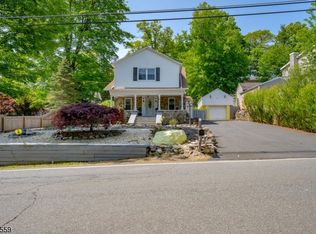 20 Shawnee Rd, Hopatcong, NJ 07843