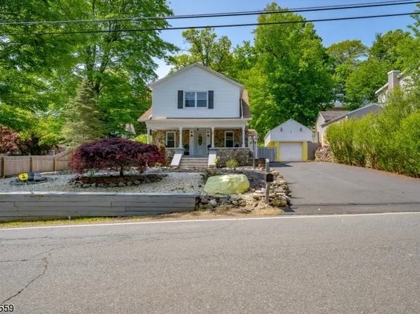 20 Shawnee Rd, Hopatcong Boro, NJ 07843