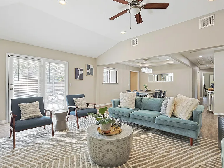 812 Green Brook Dr — Photo 7