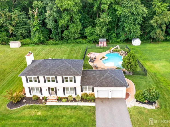 10 Timber Wolf Dr, Hamilton, NJ 08620